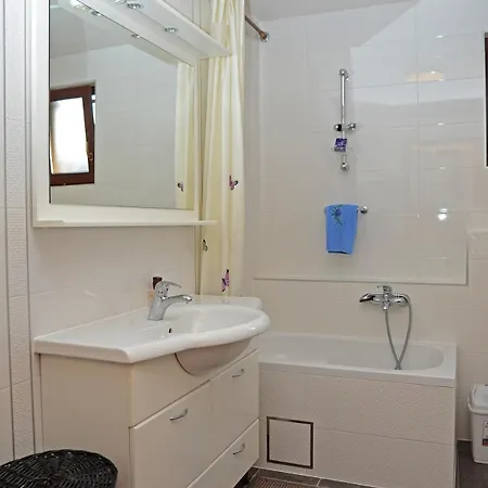 Apartment Old Linden House